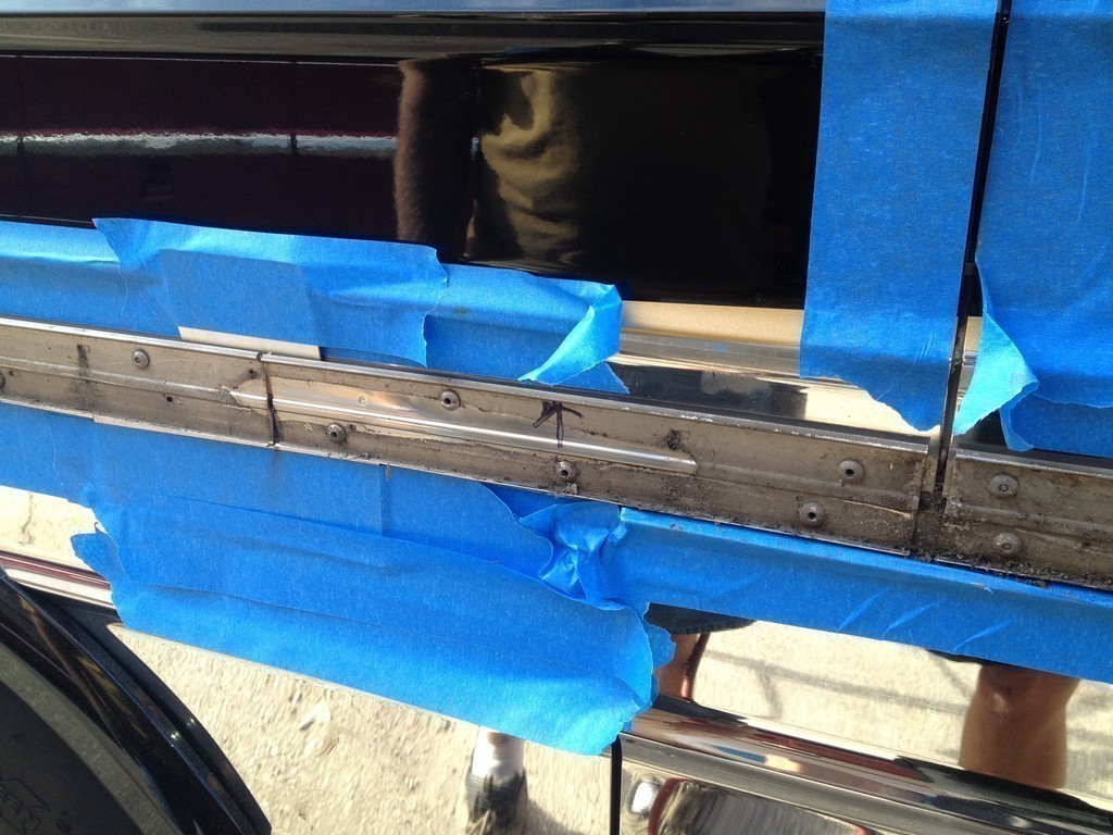 Prevost XL II side panel problems repaired, photo 2