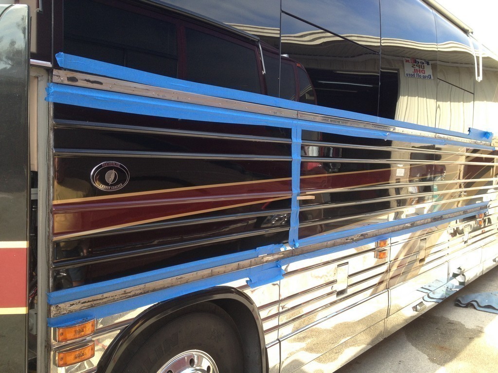 Prevost XL II side panel problems repaired, photo 4