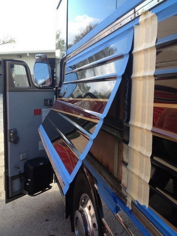 Prevost XL II side panel problems repaired, photo 5