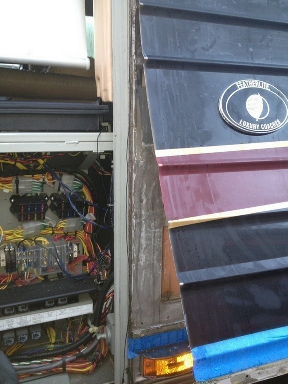 Prevost XL II side panel problems repaired, photo 9