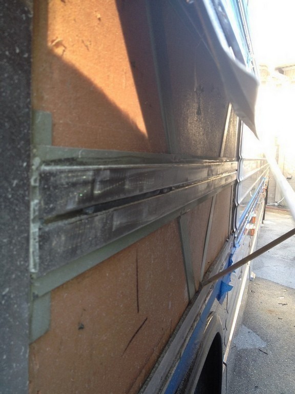 Prevost XL II side panel problems repaired, photo 11
