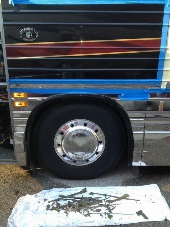 Prevost XL II side panel problems repaired, photo 13