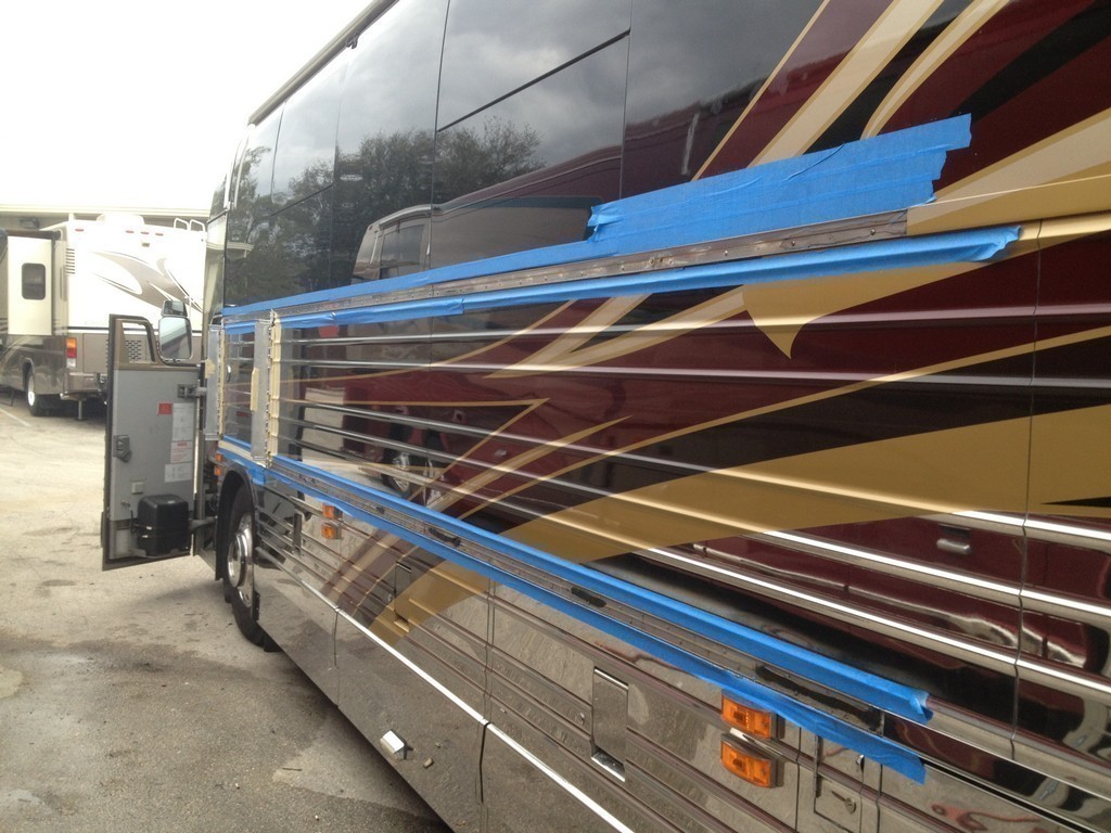Prevost XL II side panel problems repaired, photo 14