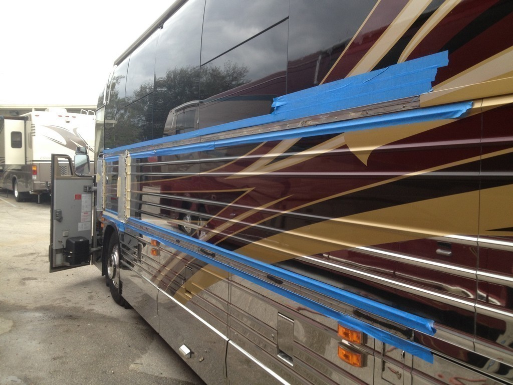 Prevost XL II side panel problems repaired, photo 15