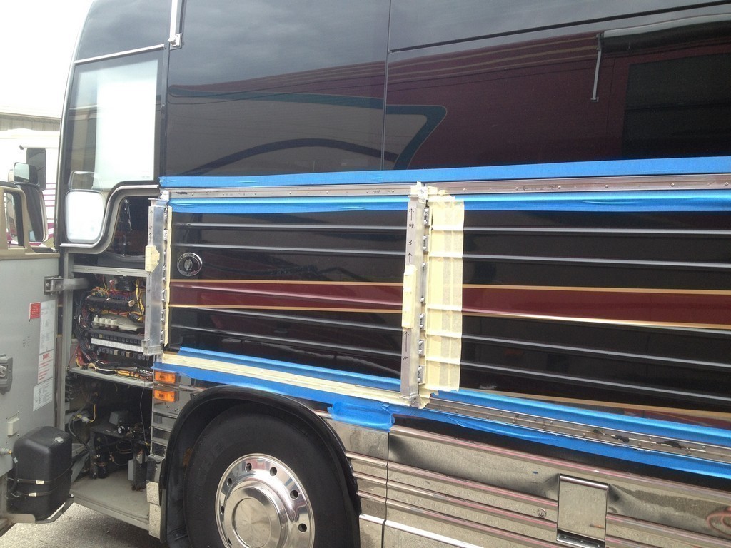 Prevost XL II side panel problems repaired, photo 16