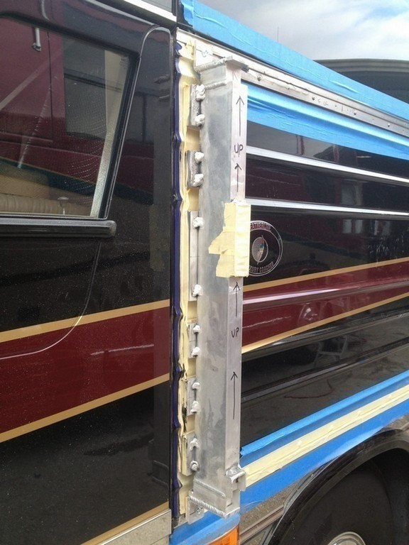 Prevost XL II side panel problems repaired, photo 20
