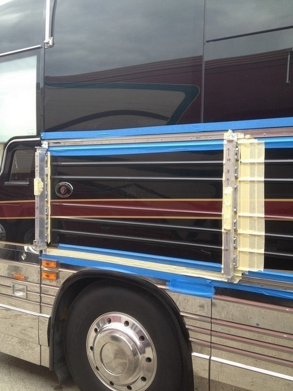 Prevost XL II side panel problems repaired, photo 22