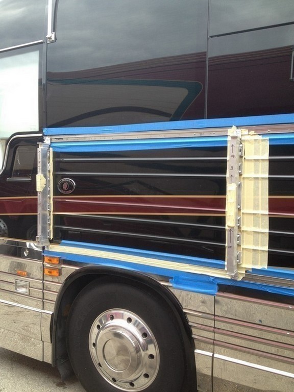 Prevost XL II side panel problems repaired, photo 23