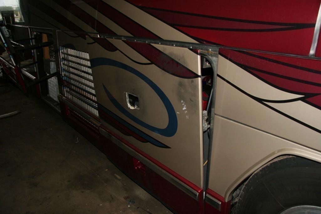 Prevost H3-40 Collision - Exterior damage