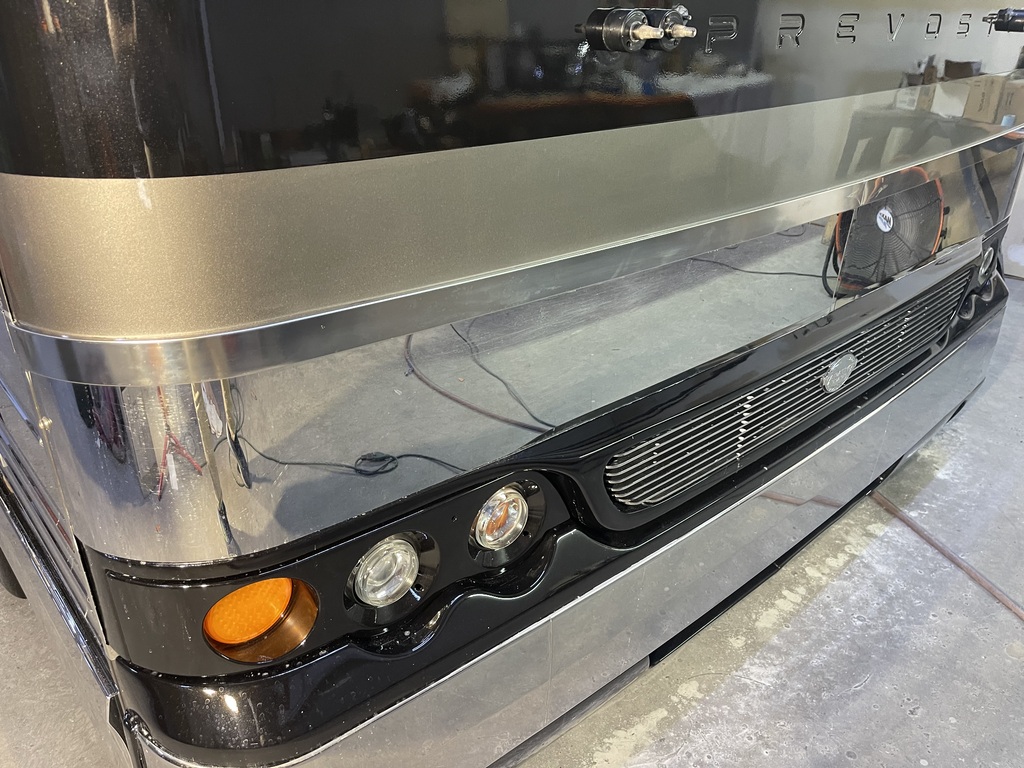 Prevost XL II side, front & rear Collision, photo 3