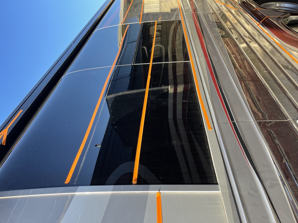 Prevost XL II side, front & rear Collision, photo 14