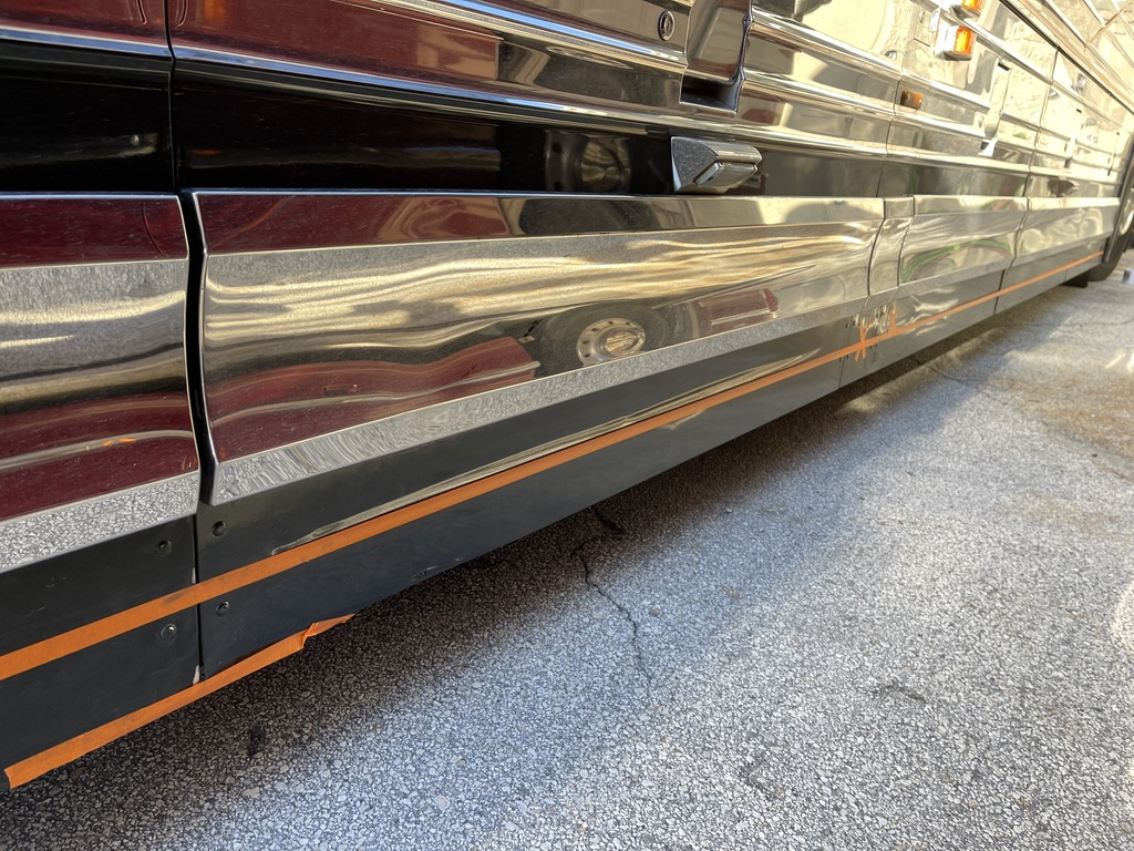 Prevost XL II side, front & rear Collision, photo 18