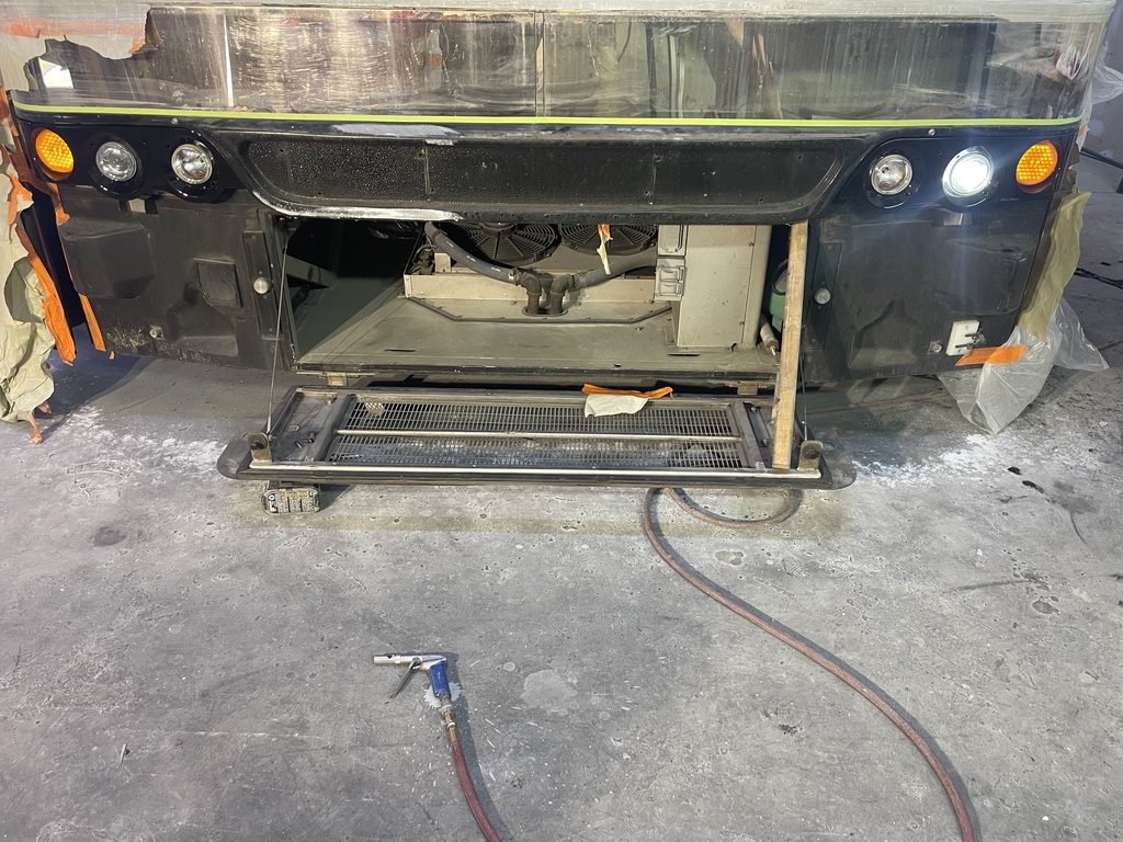 Prevost XL II side, front & rear Collision, photo 27