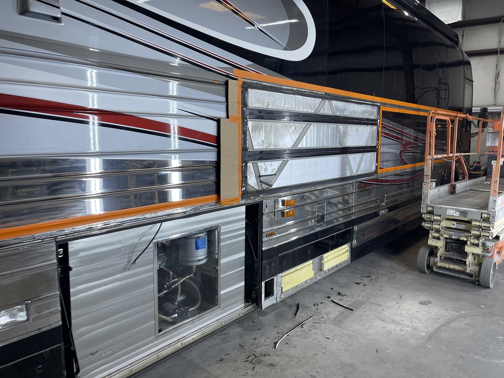 Prevost XL II side, front & rear Collision, photo 32