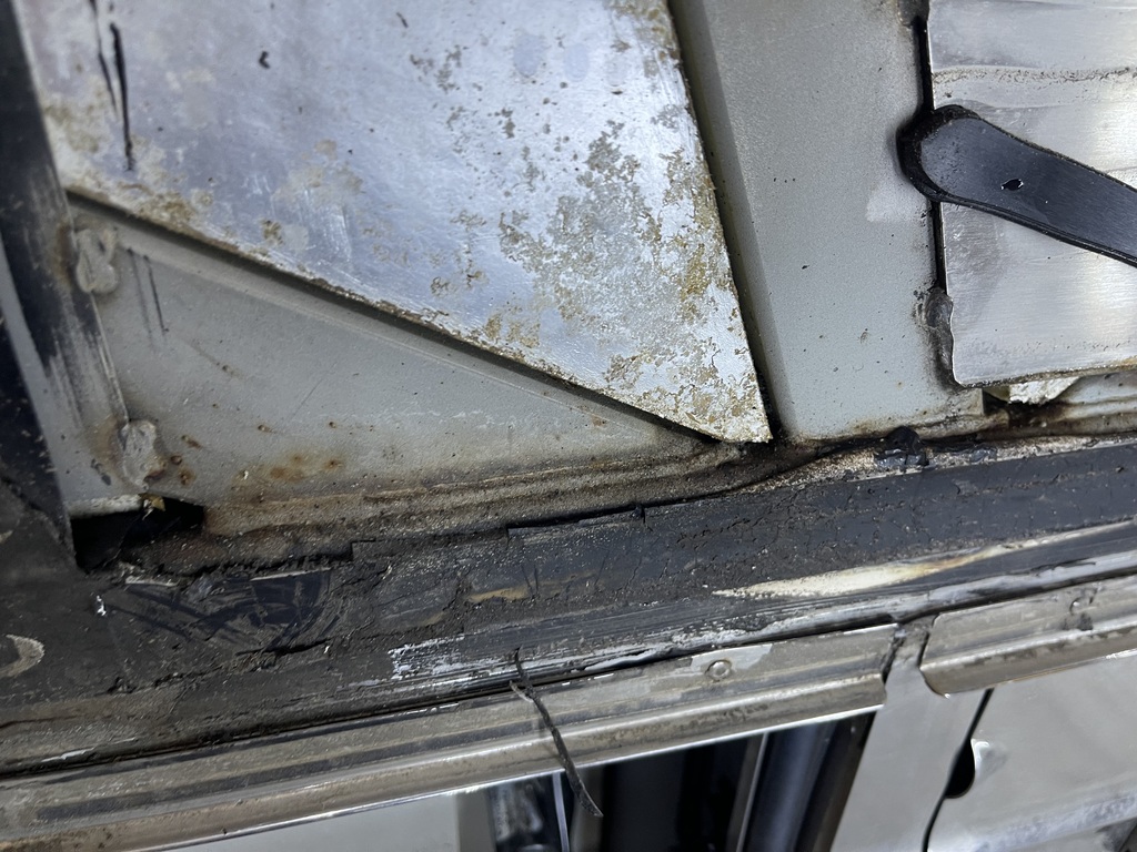 Prevost XL II side, front & rear Collision, photo 34
