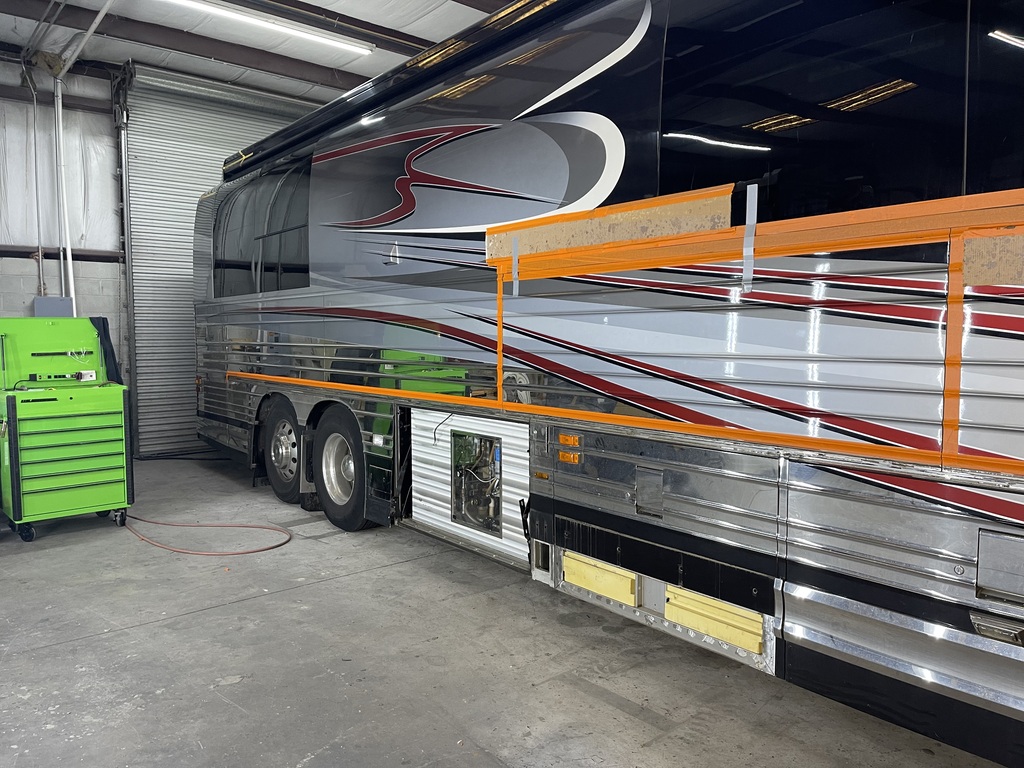Prevost XL II side, front & rear Collision, photo 36