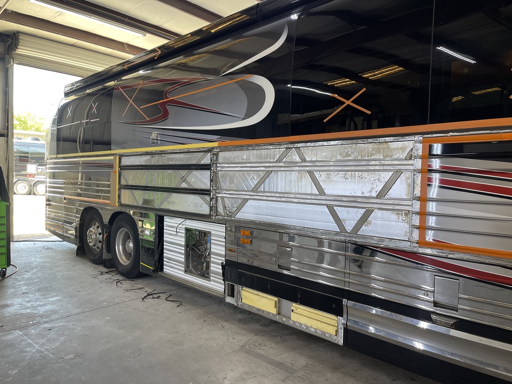 Prevost XL II side, front & rear Collision, photo 37