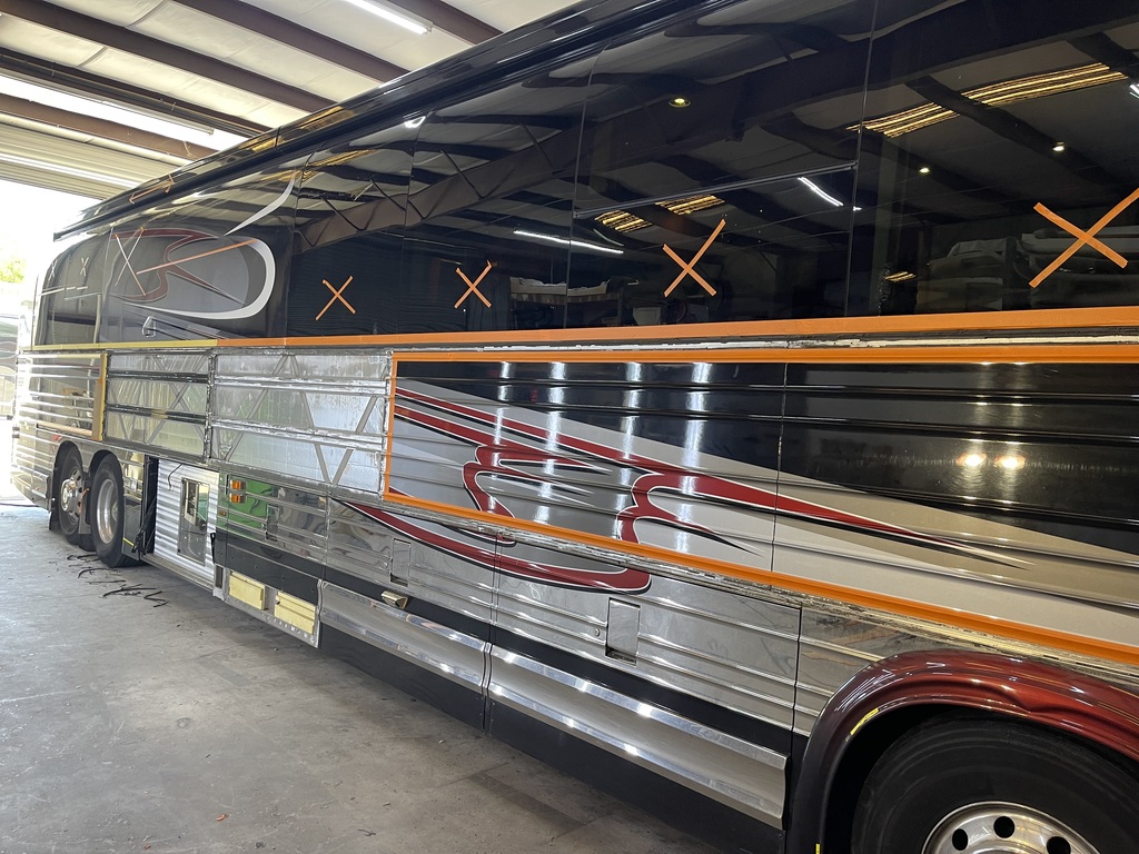 Prevost XL II side, front & rear Collision, photo 38