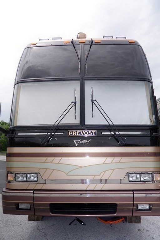 Prevost H3-45 Vantare Featherlite before Excalibur Coach headlight upgrade