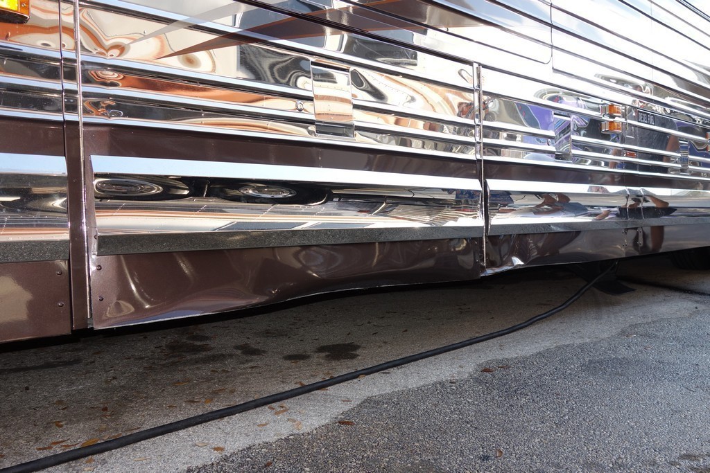 Prevost Marathon XL II Collision 03