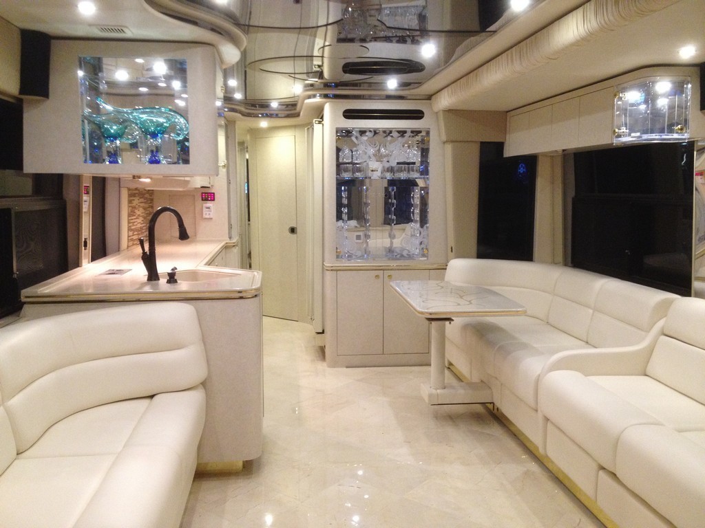 Prevost H3-45 Featherlite 1997 Interior Remodel Upholstery and flooring