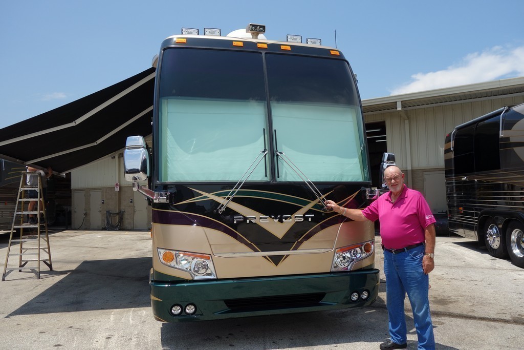Prevost H3-45 Featherlite 1999 With 2016 Facelift