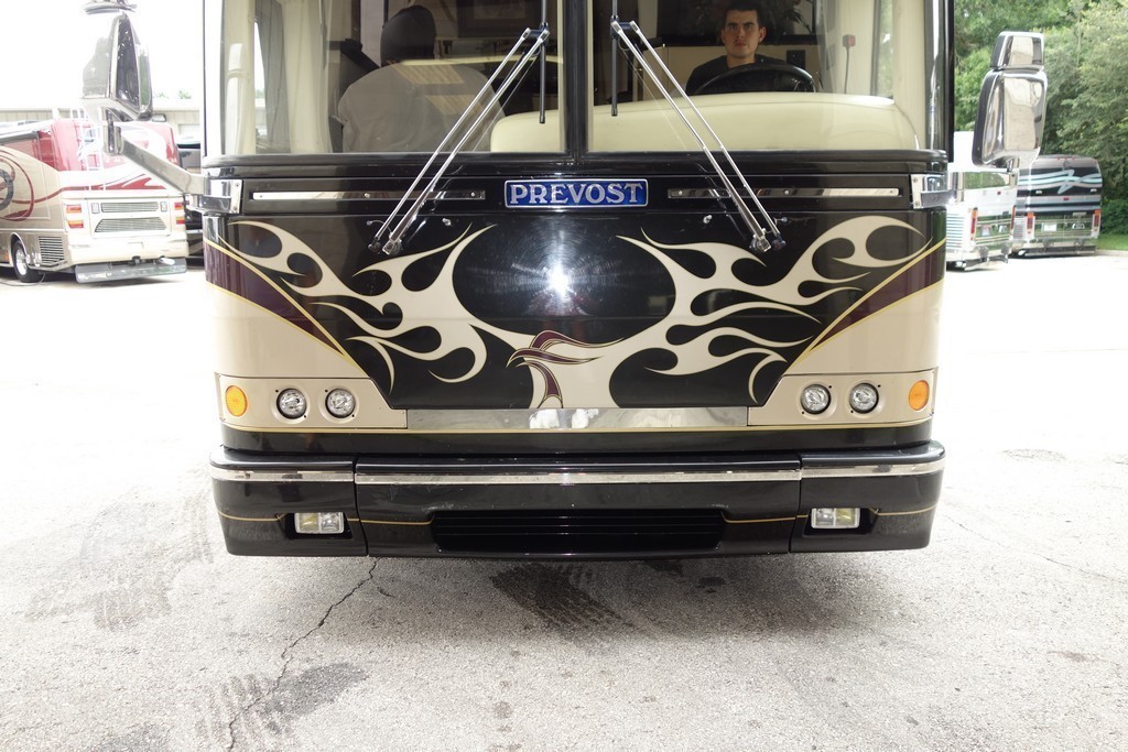 Prevost H3-45 Featherlite Excalibur Coach Facelift before front upgrade