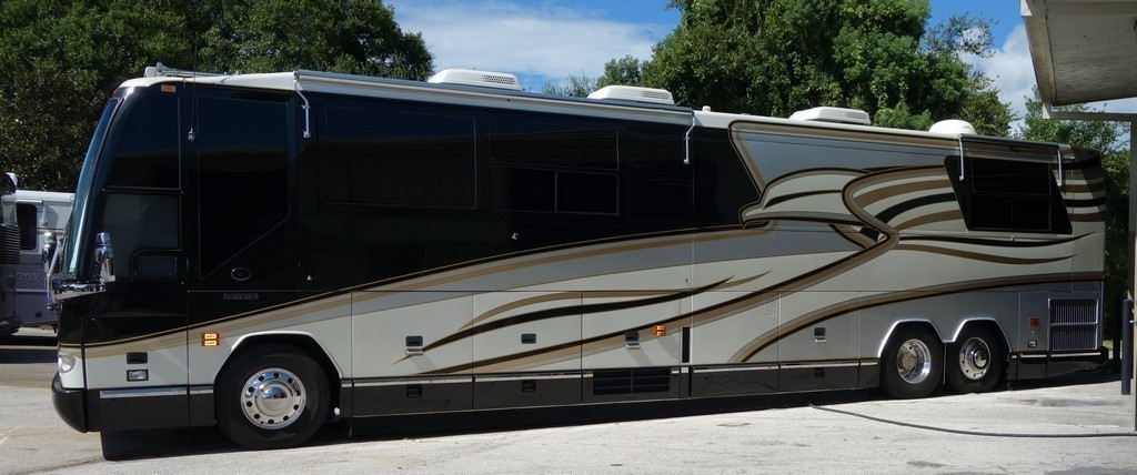 Prevost H3-45 Excalibur Coach collision repair drivers side fender repair and paint
