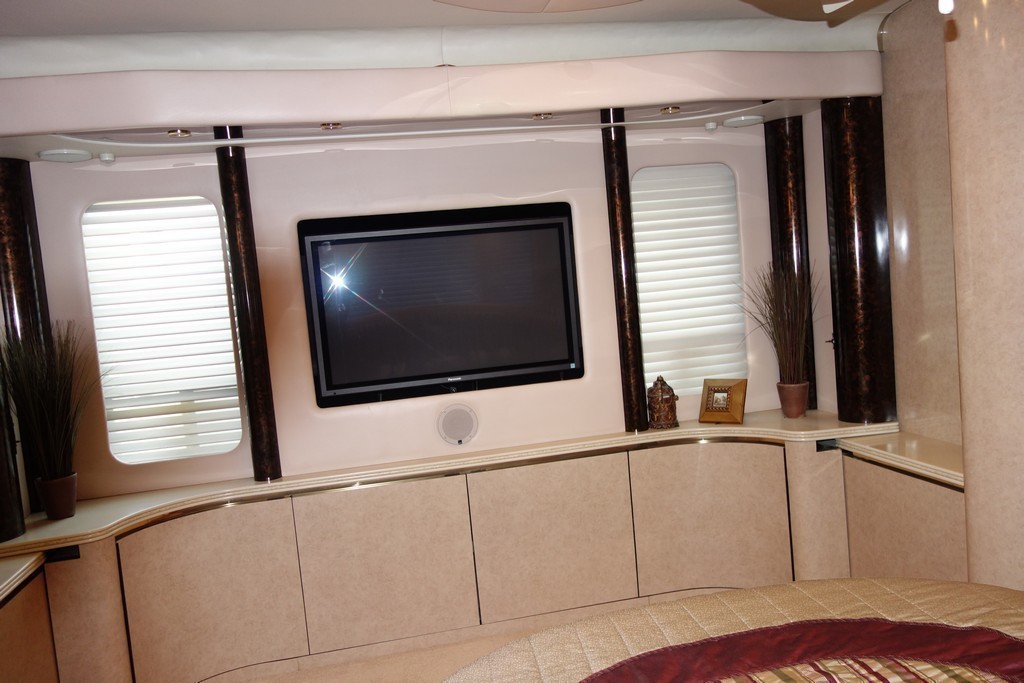 2001 Prevost Newell Excalibur Coach before new larger HD TV