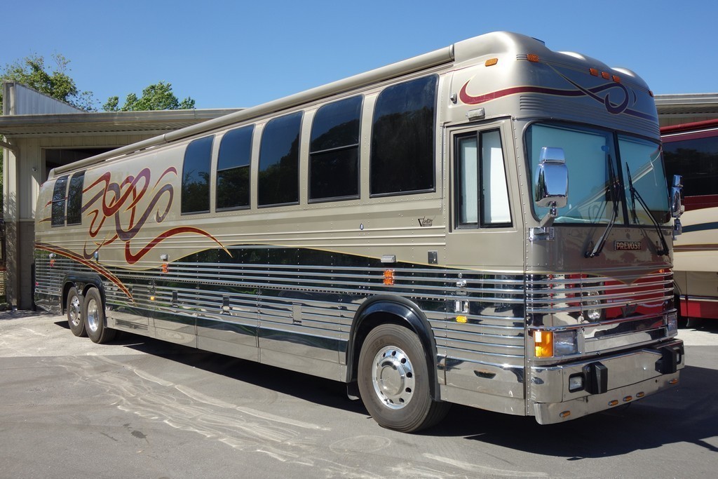 Prevost XL Featherlite with new Awnings and Farrings by Excalibur Coach