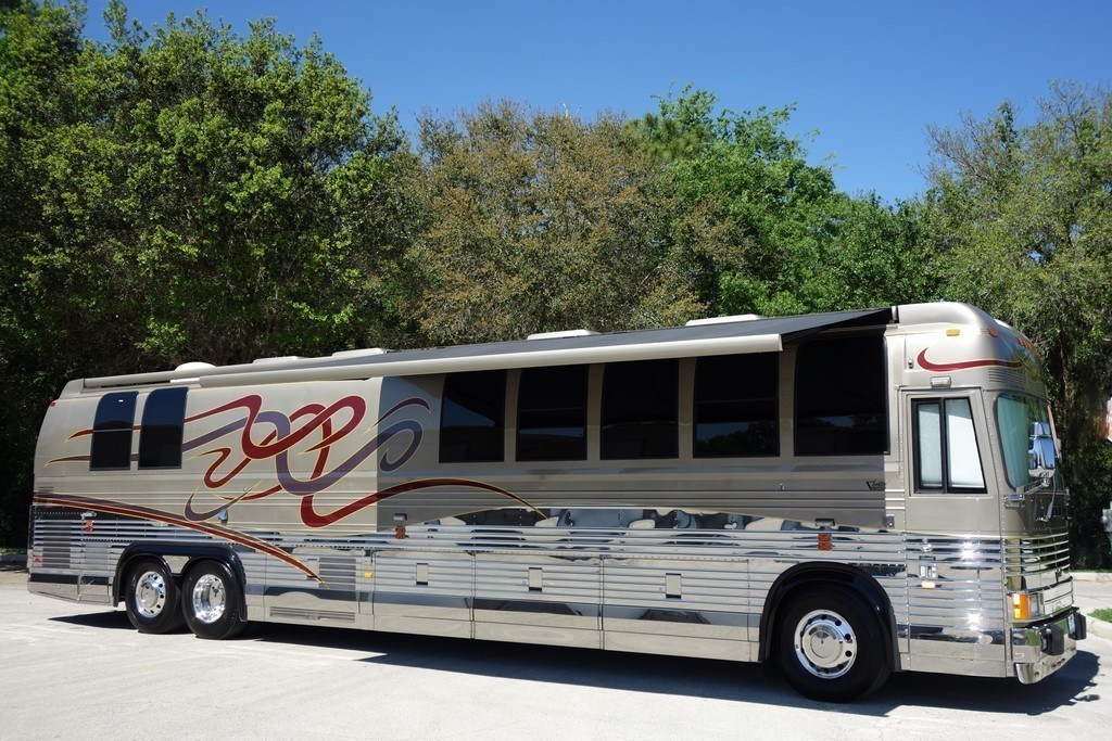 Prevost XL Featherlite with new Awnings and Farrings by Excalibur Coach