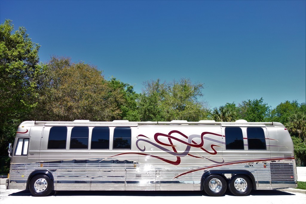 Prevost XL Featherlite with new Awnings and Farrings by Excalibur Coach