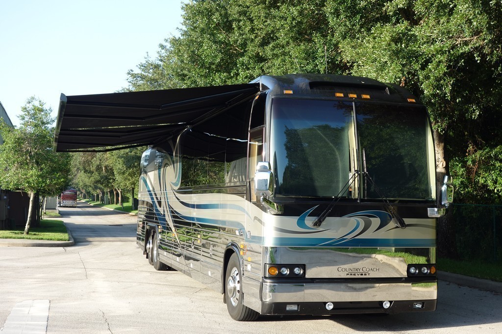 Prevost XL II Country Coach Girard Awnings with Excalibur Coach made Marathon top Farings and Girard Awnings