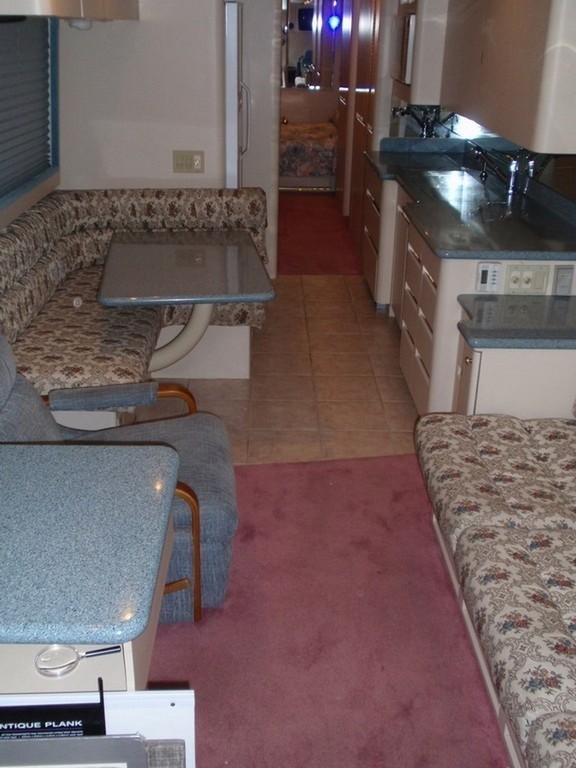 Prevost XLV new UPHOLSTERY- Floor - slide out table