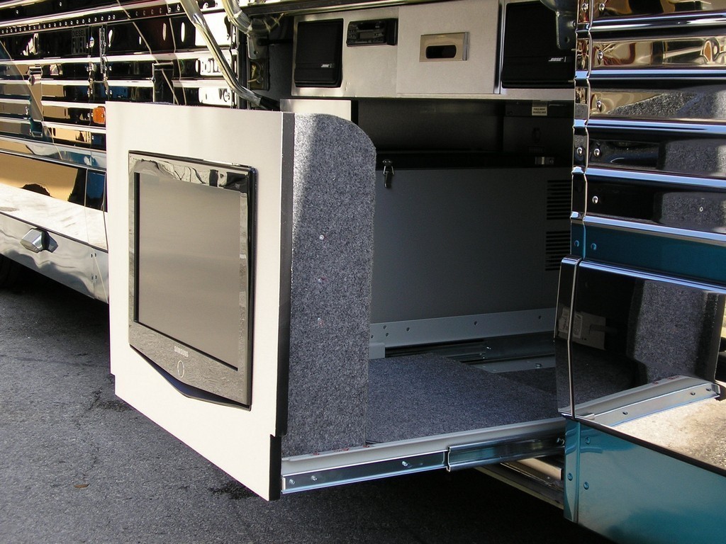Prevost, XL, XLII, H3, Motorhome, Country Coach Bay TV pulled out designed by Excalibur Coach