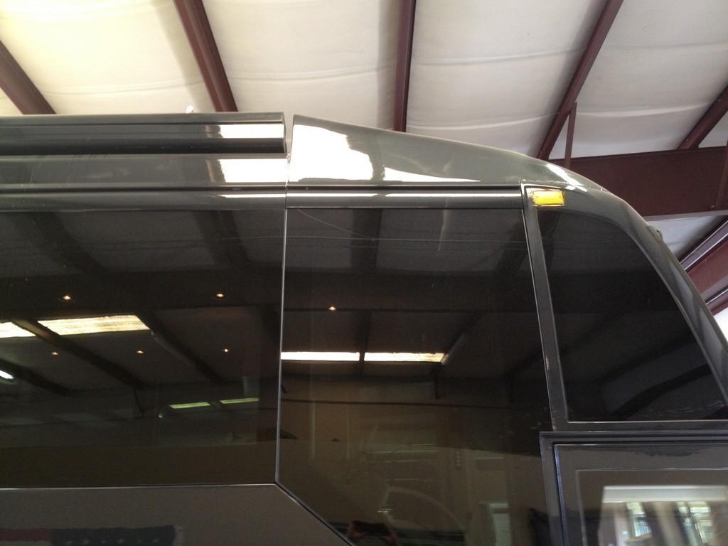 Prevost H3-45 Excalibur Coach Front cap passenger side - Prevost Motorhomes - Entertainers - XL - XLII - H3-45 - Class A