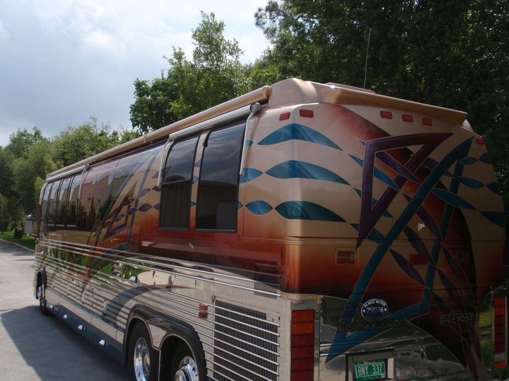Prevost XL new awnings and farings by Excalibur Coach XL - XLII - H3-45 - Motorhomes