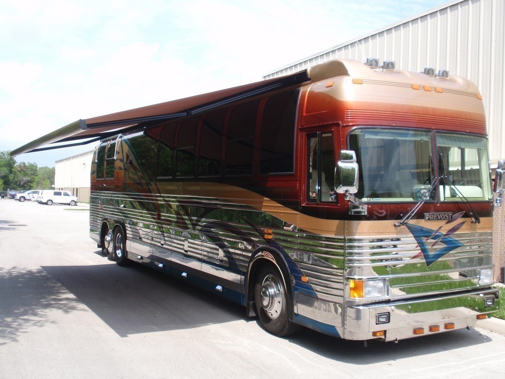 Prevost XL new awnings and farings by Excalibur Coach XL - XLII - H3-45 - Motorhomes