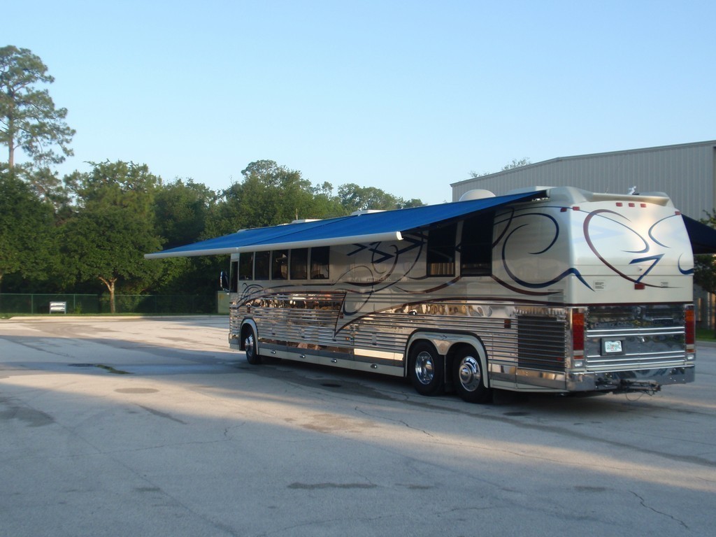 1999 Xl Prevost with Excalibur Coach Awning Pkg XL - XLII - H3-45 - Motorhome