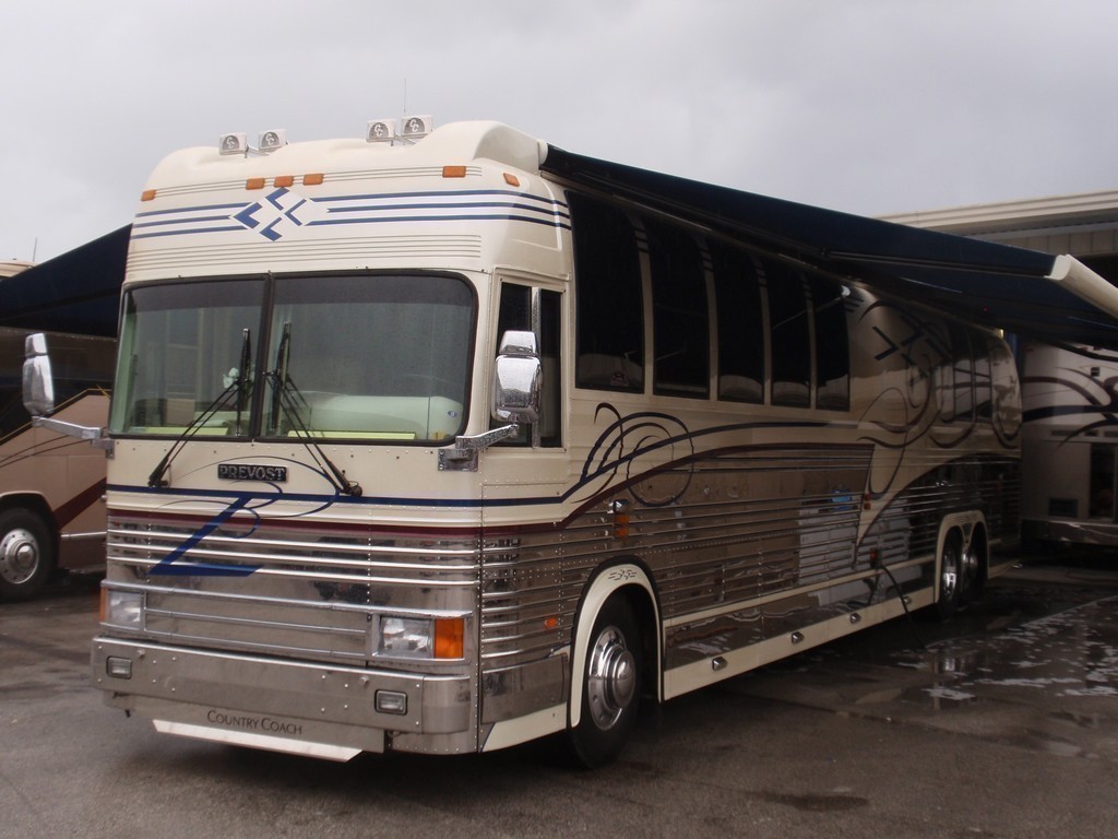 1999 XL Prevost with Excalibur Coach Top Farings Pkg XL - XLII - H3-45 - Motorhome