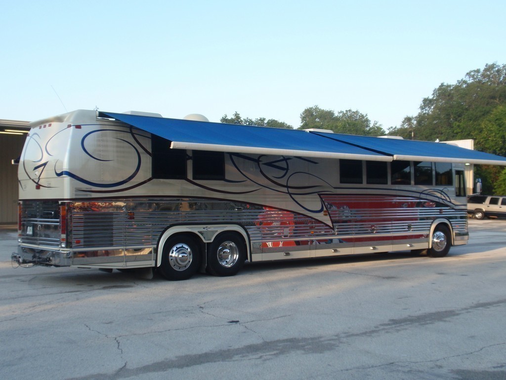 XL Prevost with Excalibur Coach Awning P.S. view XL - XLII - H3-45 - Motorhome