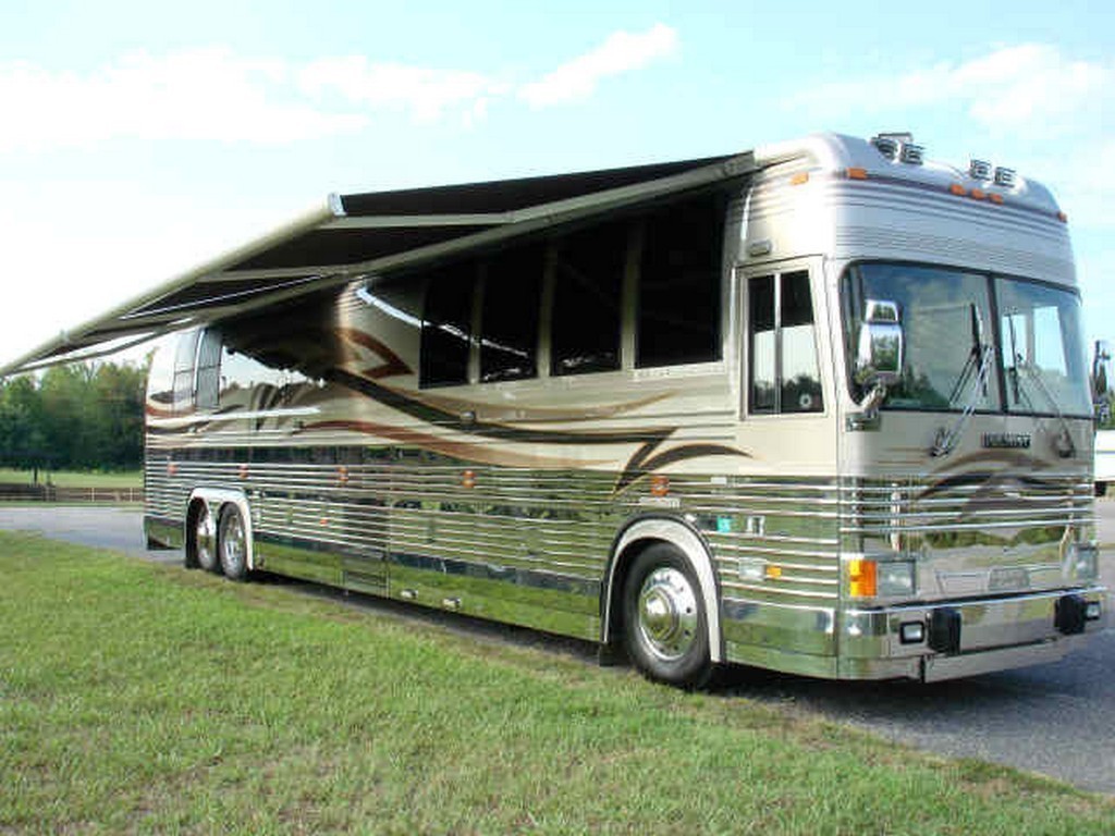 Prevost XL Front view with new Excalibur Coach Awnings out - Pkg XL - XLII - H3-45 - Motorhome