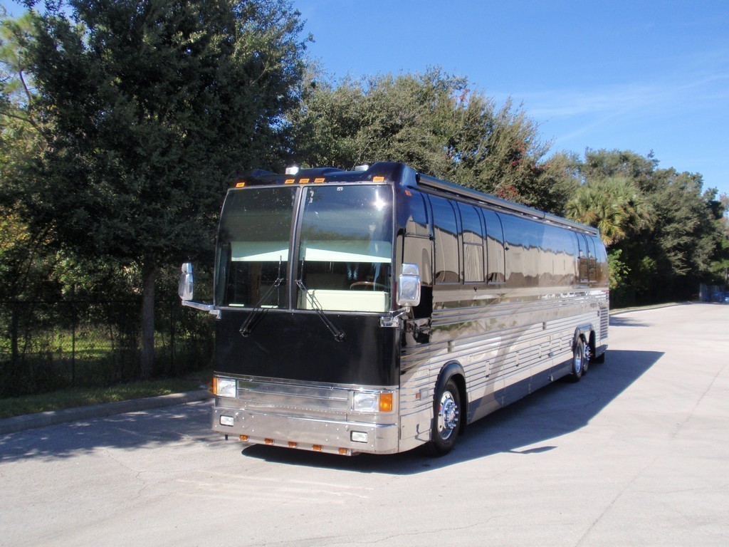 Prevost XL with new Excalibur Front cap front view - XL - XLII - H3-45 - Motorhome