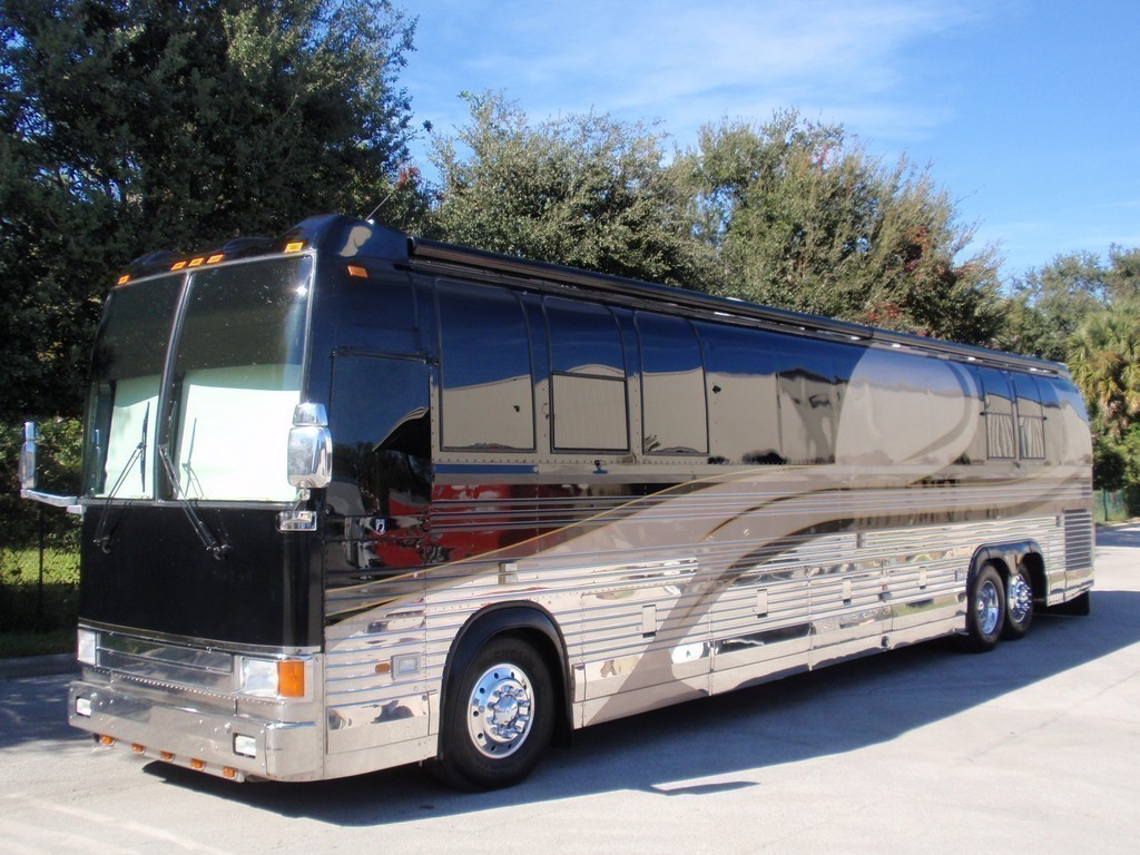 Prevost XL with new Excalibur Awnings drivers side view XL - XLII - H3-45 - Motorhome