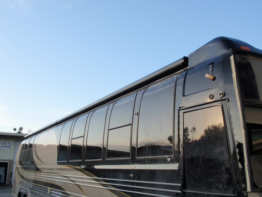 Prevost XL with new Excalibur front cap to awnings transition - XL - XLII - H3-45