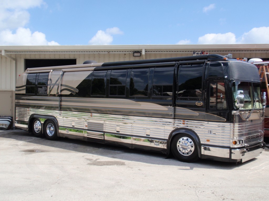 Prevost XL 40' Side View by Excalibur Coach - XL - XLII - H3-45 - Motorhome