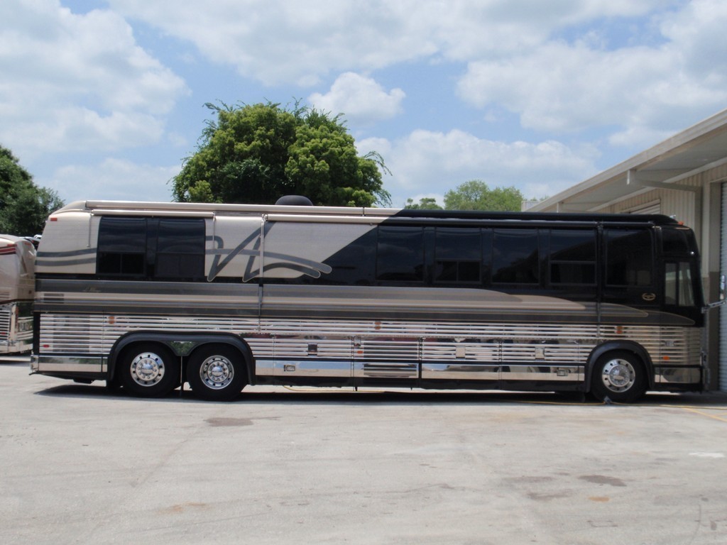 Prevost XL side view new awnings by Excalibur Coach - XL - XLII - H3-45 - Motorhome