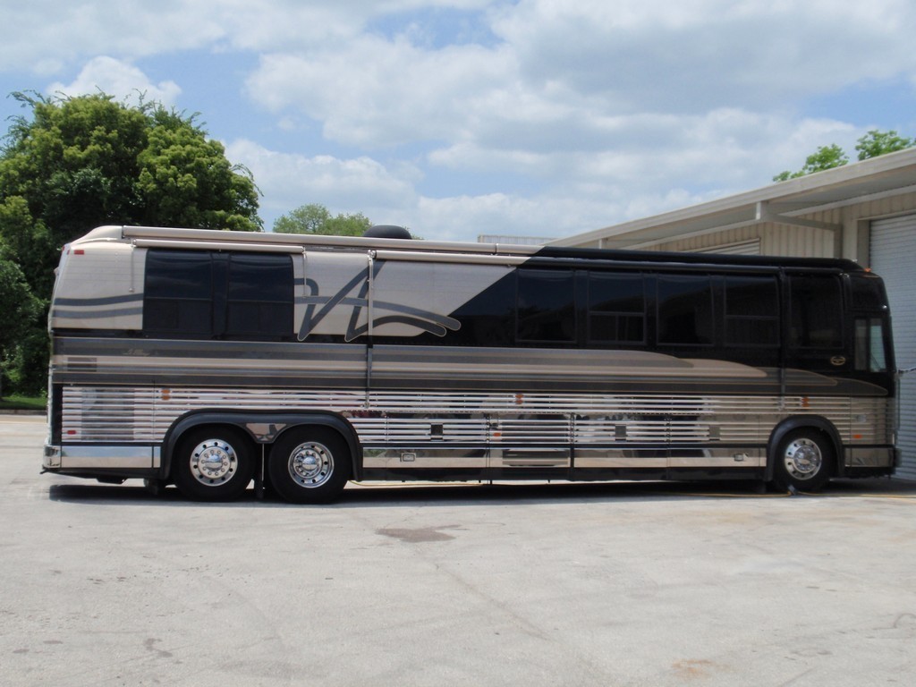 Prevost XL side view new awnings by Excalibur Coach - XL - XLII - H3-45 - Motorhome