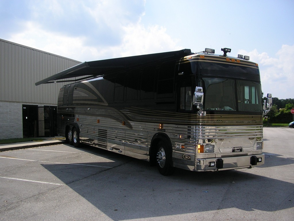 Prevost patio awning added by Excalibur Coach - Prevost Motorhomes - Entertainers - XL - XLII - H3-45 - Class A