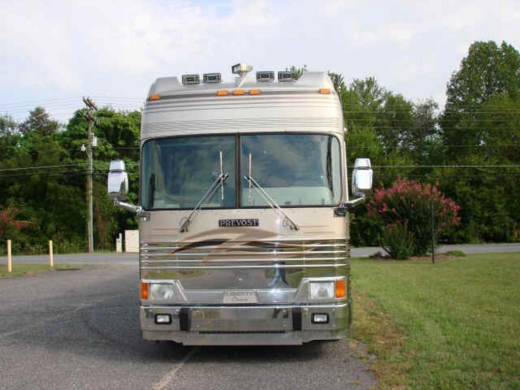 Prevost XL with front cap added by Excalibur Coach - Prevost Motorhomes - Entertainers - XL - XLII - H3-45 - Class A